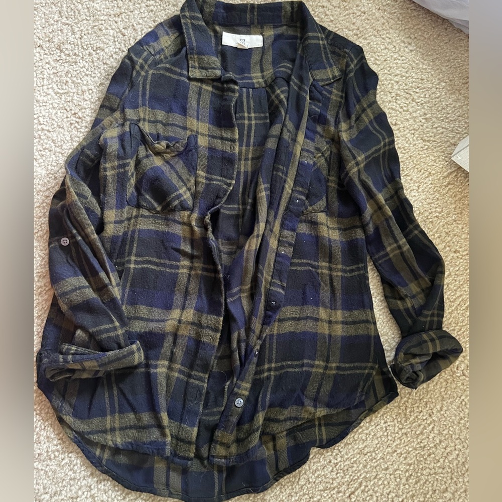 Thread supply size small button up